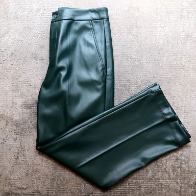 Pantalon vinilo verde